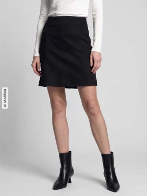 Rozkloszowana spódnica mini ze szwami działowymi model 'DONNAHAZEL' Vero Moda Czarny