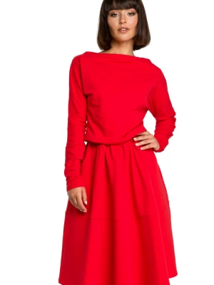 Rozkloszowana sukienka dresowa z gumką w pasie i kieszeniami czerwona Be Active