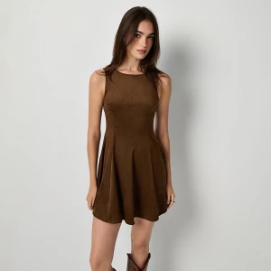 Rozkloszowana sukienka mini z okrągłym dekoltem brązowa House