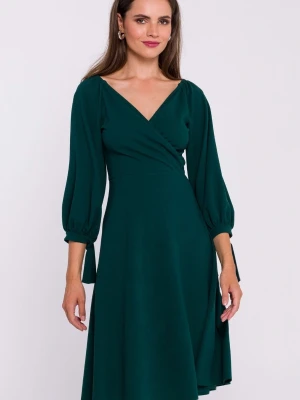Rozkloszowana sukienka z kopertowym dekoltem zielona Stylove