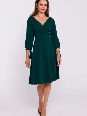 Rozkloszowana sukienka z kopertowym dekoltem zielona Stylove