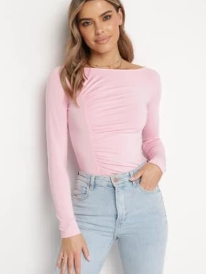 Różowa Bluzka Ozdobiona Modnym Marszczeniem Arelissa by swan