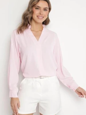 Różowa Bluzka z Dekoltem w Serek i Stójką z Falbanką Davisora new collection