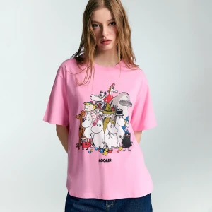 Różowa koszulka z nadrukiem Moomin House