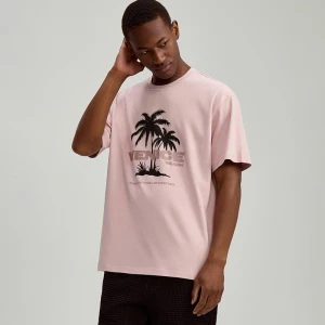 Zdjęcie produktu Rożowa koszulka z nadrukiem palm House