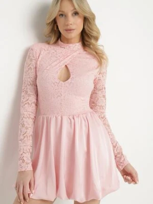 Różowa Rozkloszowana Sukienka o Kroju Bombki z Koronką i Wycięciem Desarilla allyson