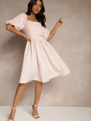 Różowa Rozkloszowana Sukienka z Bufiastymi Rękawami i Kwadratowym Dekoltem Mariwena retro & icone