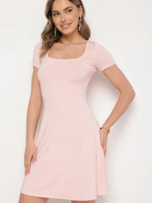 Różowa Rozkloszowana Sukienka z Wiskozą i Kwadratowym Dekoltem Milirella by swan