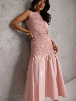 Różowa Sukienka Drop Waist Bez Rękawów Zdobiona Marszczeniem Natinelle elsa.m by may