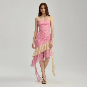 Różowa sukienka midi w kwiaty bez ramiączek House