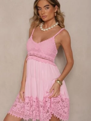 Różowa Sukienka o Rozkloszowanym Kroju Ozdobiona Haftami Mavinelle jumelle