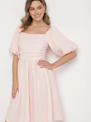 Różowa Sukienka o Rozkloszowanym Kroju z Bufiastymi Rękawami Maradora retro & icone