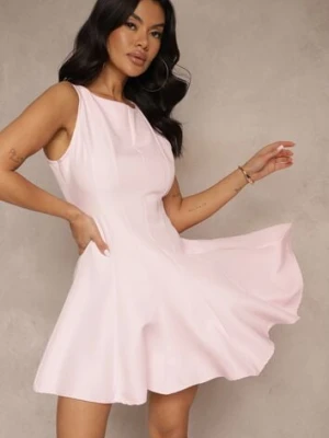 Różowa Sukienka o Rozkloszowanym Kroju z Przeszyciami Lenirae lovery