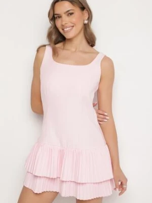 Różowa Sukienka Rozkloszowana z Taliowaniem i Plisowanym Dołem Soreqa lovery