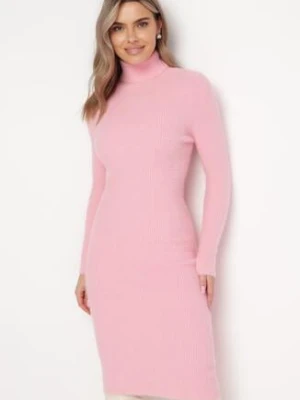 Różowa Sweterkowa Puchata Sukienka Midi z Wełny z Golfem Sebhat