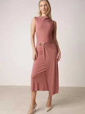 Różowa Wizytowa Sukienka Taliowana z Metaliczną Ozdobą Aroos