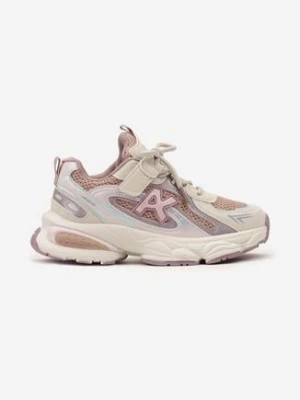 Różowe Buty Sportowe z Tłoczoną Podeszwą i Naszywkami Evaria