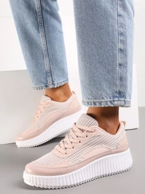 Różowe Sneakersy na Platformie Ozdobione Nitami i Patchworkowymi Wstawkami Jeneria