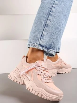 Różowe Sneakersy z Tłoczoną Podeszwą Ozdobione Tasiemką z Napisem Hecattes