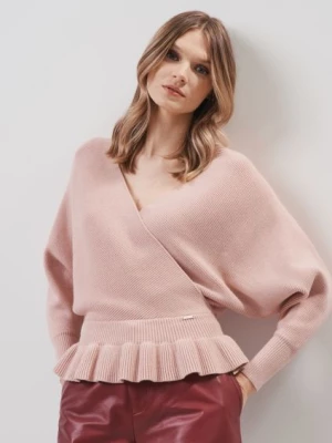 Różowy sweter damski z taliowaniem OCHNIK