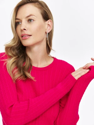 Różowy sweter o dopasowanym fasonie Top Secret