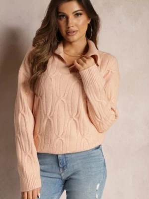 Jasnoóżowy Sweter z Dekoltem w Serek i Ozdobnym Splotem Travissa wool fashion
