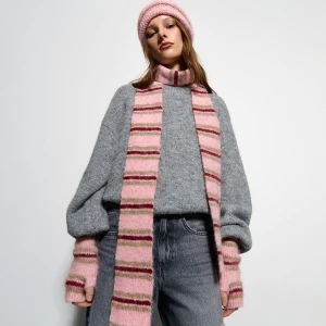 Różowy szalik w czerwono-beżowe paski House