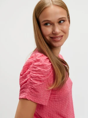 Różowy top z fakturą z marszczonym rękawem Top Secret