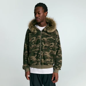 Rozpinana bluza we wzór camo z kapturem i futerkiem House