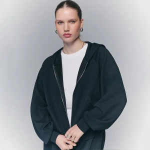 Rozpinana bluza z kapturem i modalem w składzie basic czarna House