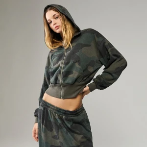 Rozpinana bluza z kapturem we wzór moro House