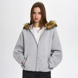 Rozpinana bluza z kapturem ze odpinanaym futerkiem szara House