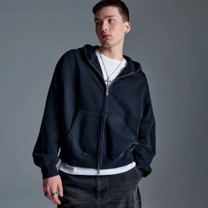 Rozpinana czarna bluza z kapturem i efektem sprania House