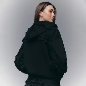 Rozpinana czarna bluza z kapturem i koronką House