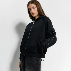 Rozpinana czarna bluza z kapturem i wiązaniem na rękawach House