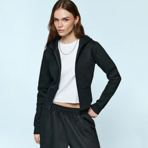 Rozpinana czarna bluza z szerokim ściągaczem na dole House