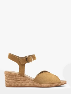 Rude sandały na spodzie typu koturna Ryłko