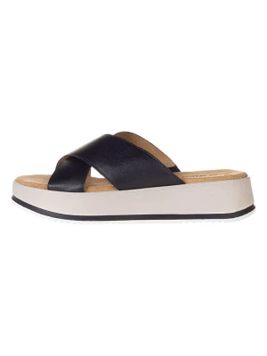 s.Oliver Skórzane klapki w kolorze granatowym rozmiar: 41