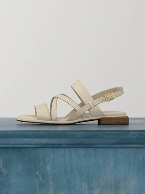 Sandały Clarks mleczny