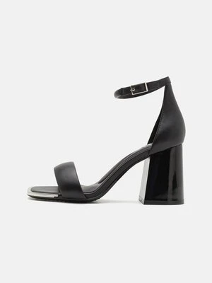 Zdjęcie produktu Sandały DKNY