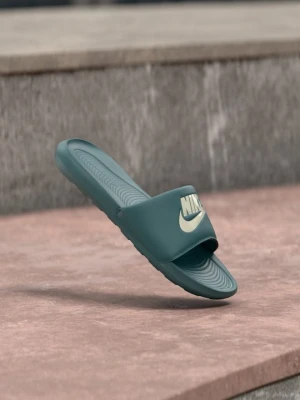 Sandały kąpielowe Nike khaki