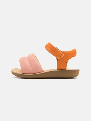 Sandały Kickers jasnoróżowy