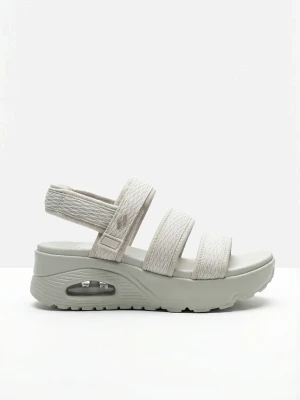 Sandały marki Skechers z pianką memory BonPrix biały