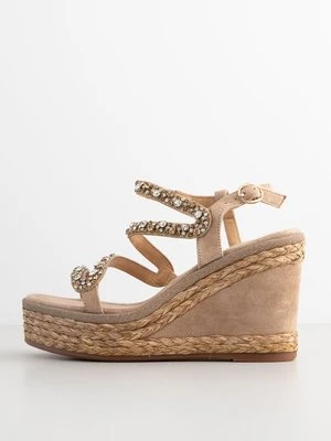 Sandały na koturnie Alma en Pena