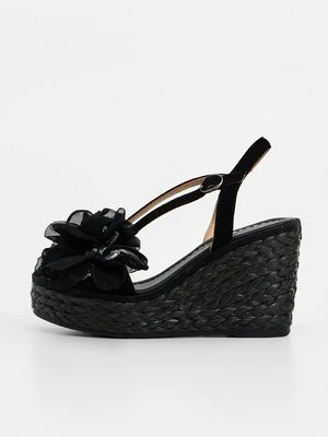 Sandały na koturnie Alma en Pena