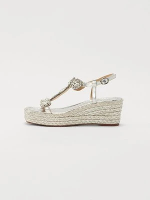 Sandały na koturnie Alma en Pena