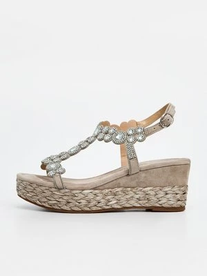 Sandały na koturnie Alma en Pena