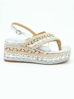 Sandały na koturnie Alma en Pena