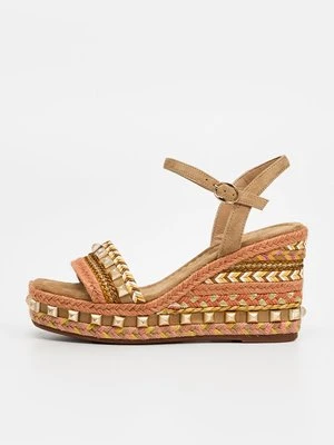 Sandały na koturnie Alma en Pena