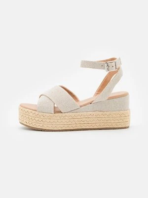 Sandały na koturnie Anna Field